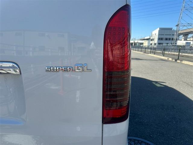 Toyota Hiace Van 8
