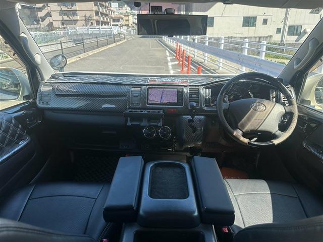 Toyota Hiace Van 9