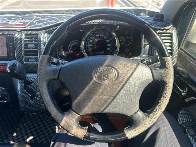 Toyota Hiace Van 10