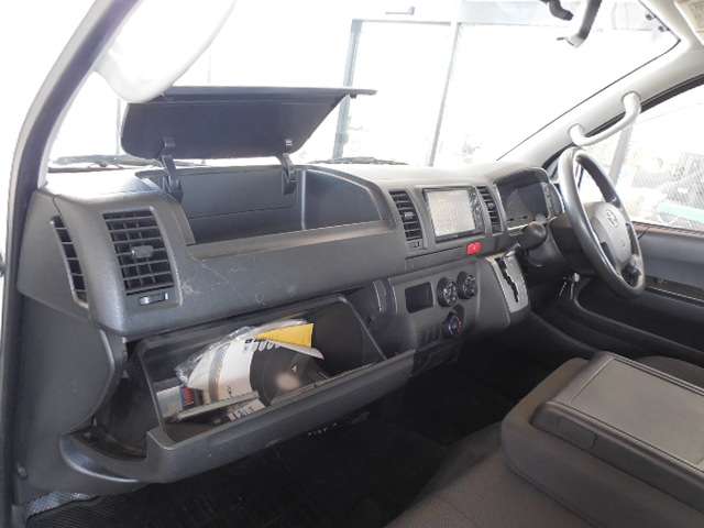Toyota Regius Ace 11