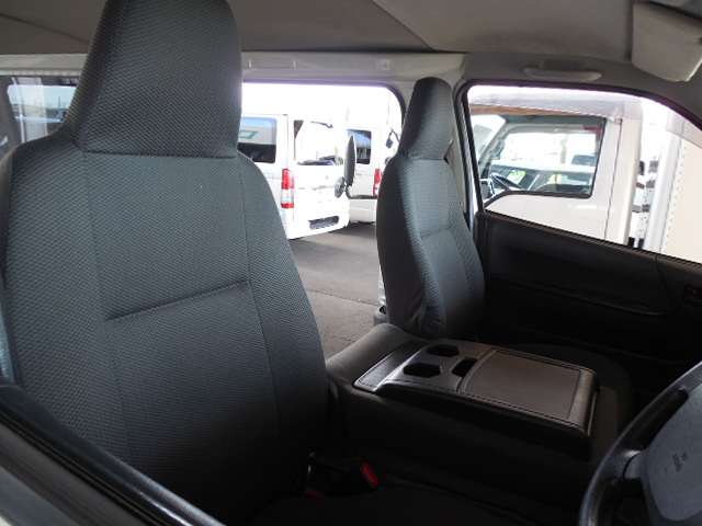 Toyota Regius Ace 12