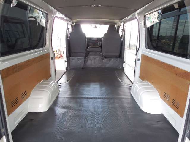Toyota Regius Ace 7