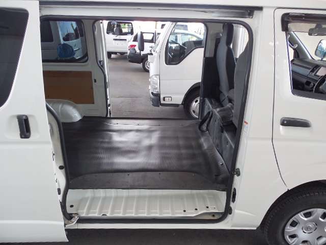 Toyota Regius Ace 8