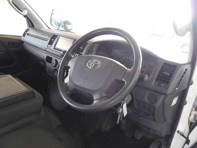 Toyota Regius Ace 10