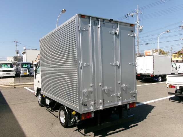 Isuzu Elf 3