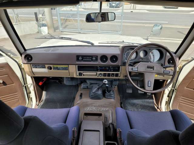 Toyota Land Cruiser 60 2