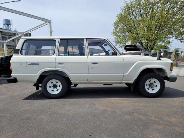 Toyota Land Cruiser 60 8