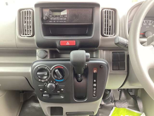Mitsubishi Minicab Van 5