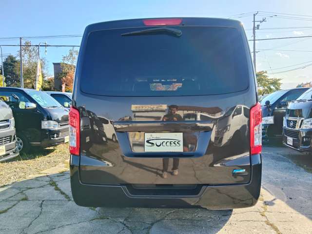 Nissan NV350 Caravan 12