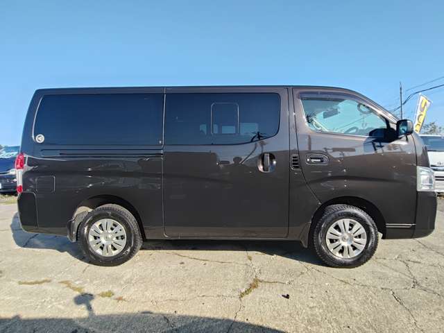 Nissan NV350 Caravan 10