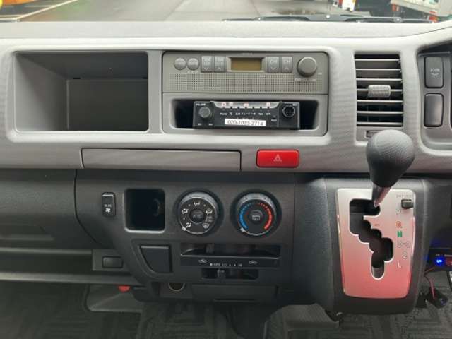 Toyota Hiace Commuter 12