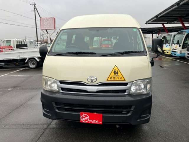 Toyota Hiace Commuter 2