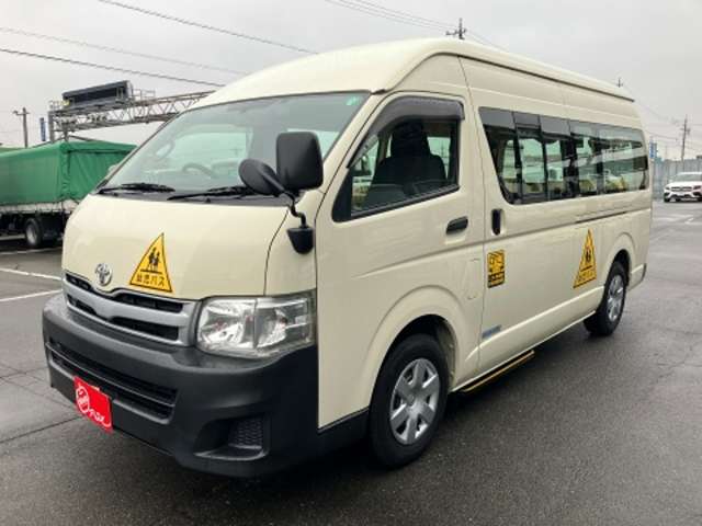 Toyota Hiace Commuter 3