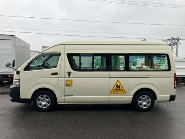 Toyota Hiace Commuter 4