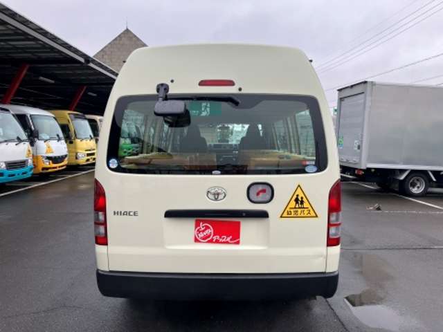 Toyota Hiace Commuter 5