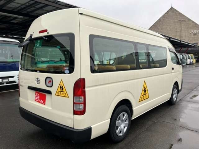 Toyota Hiace Commuter 6