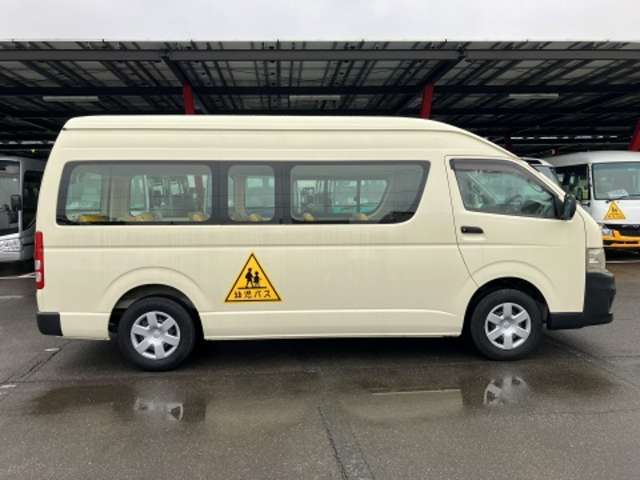 Toyota Hiace Commuter 7