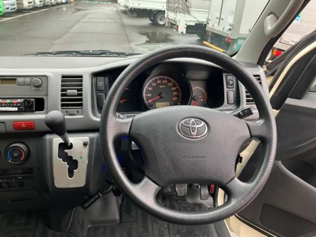 Toyota Hiace Commuter 8