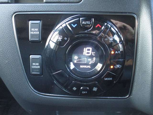 Nissan Caravan 11
