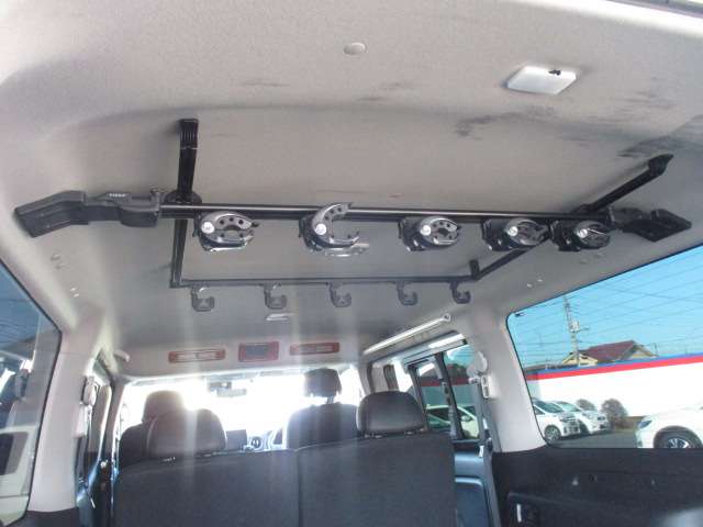 Nissan Caravan 8