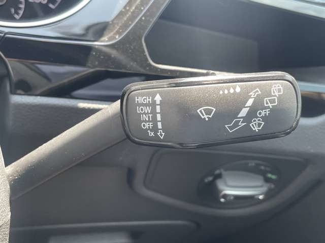 Volkswagen ゴルフトゥーラン 9