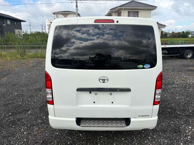 Toyota Hiace Van 11