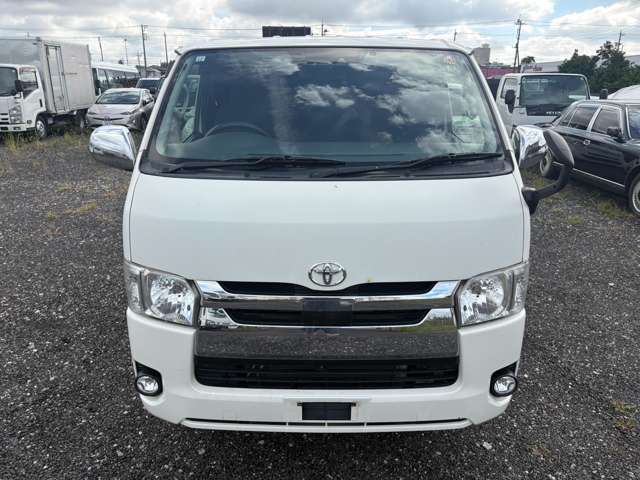 Toyota Hiace Van 3