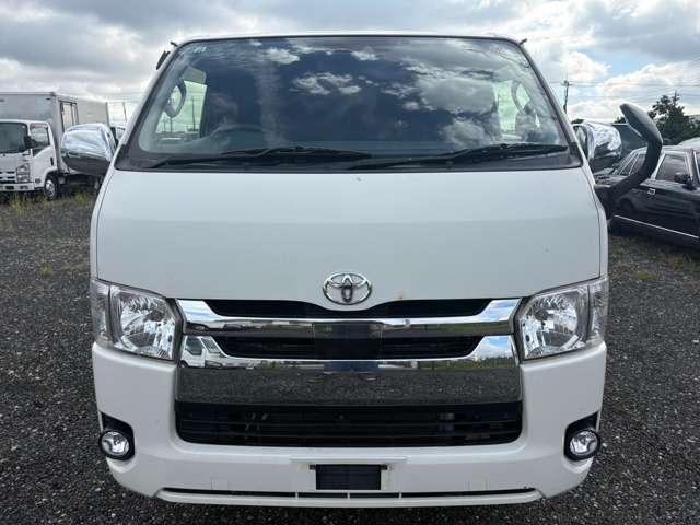 Toyota Hiace Van 4