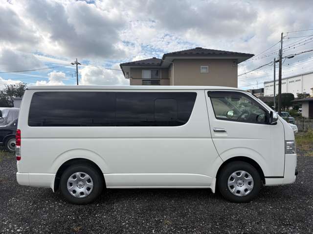 Toyota Hiace Van 7