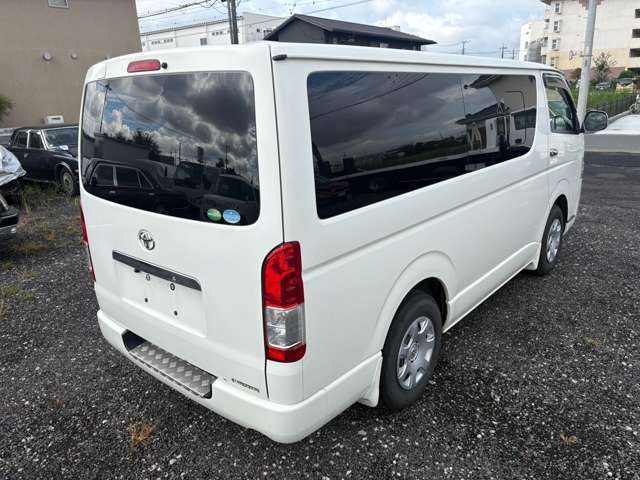 Toyota Hiace Van 8