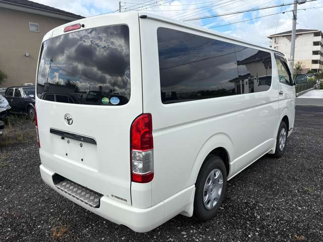 Toyota Hiace Van 9