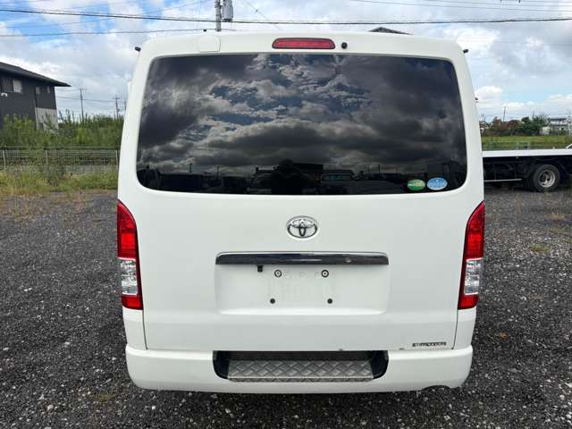 Toyota Hiace Van 10