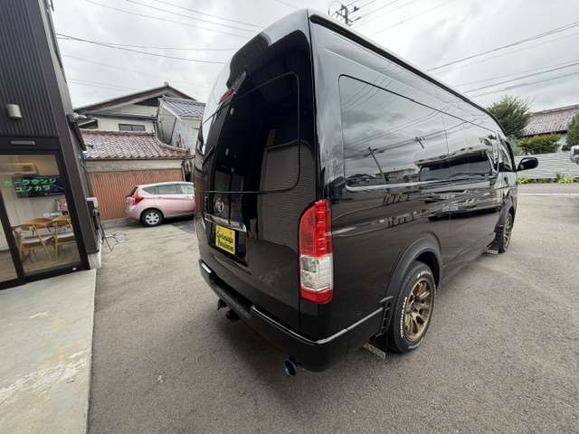 Toyota Hiace Van 11