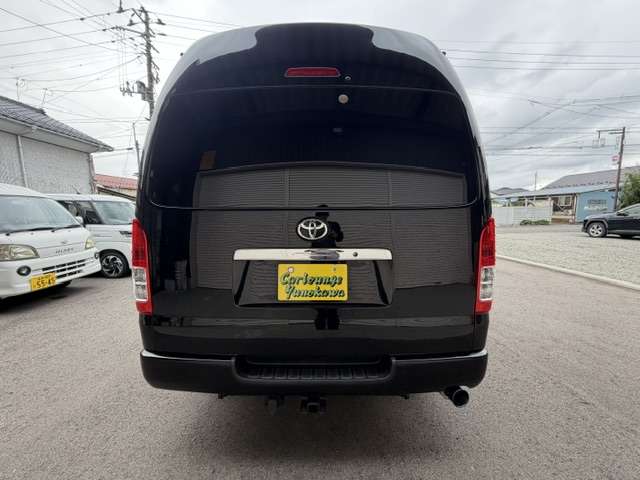 Toyota Hiace Van 12