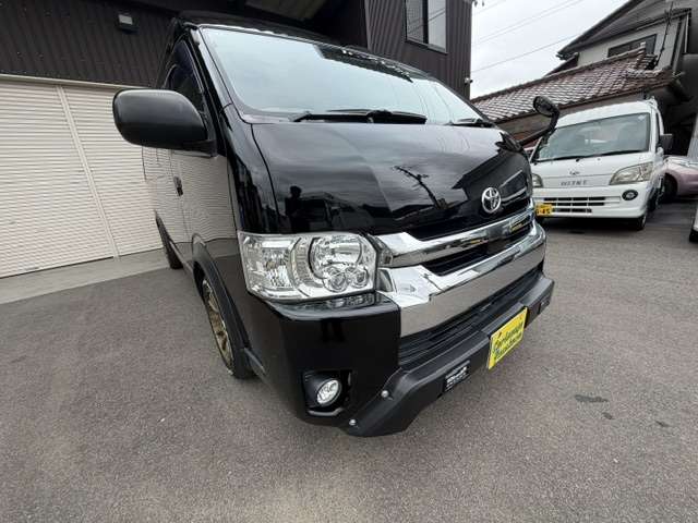 Toyota Hiace Van 3