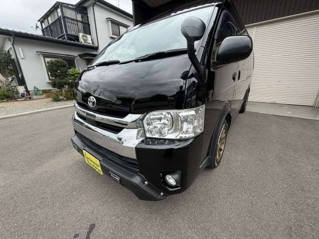 Toyota Hiace Van 4