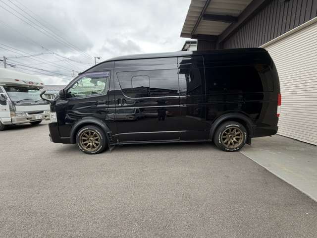 Toyota Hiace Van 5