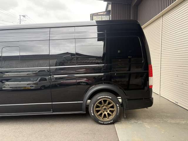 Toyota Hiace Van 7