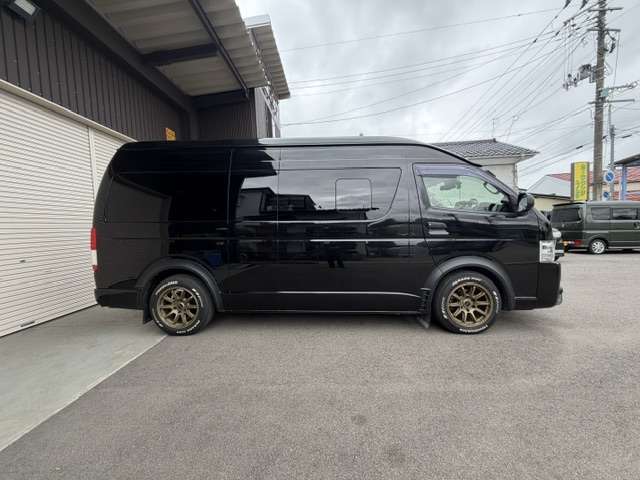 Toyota Hiace Van 8