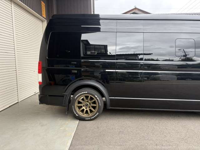 Toyota Hiace Van 9