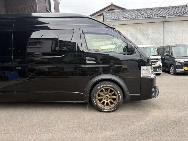Toyota Hiace Van 10