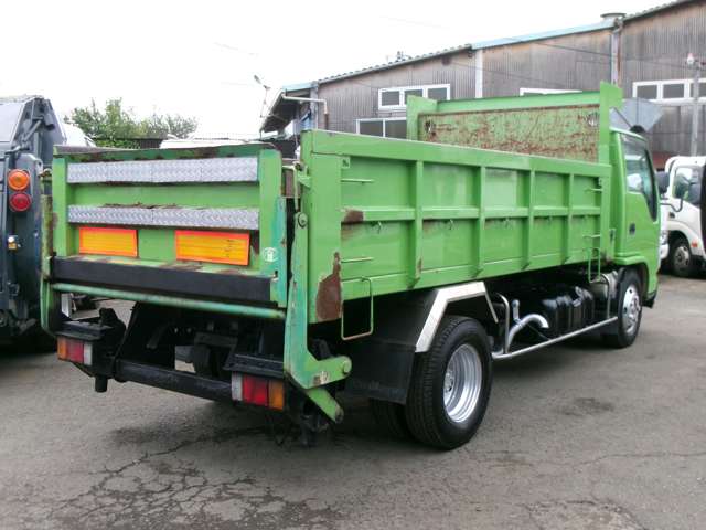 Isuzu Elf 4