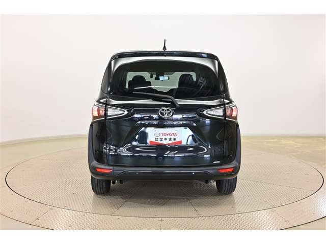 Toyota Sienta 3