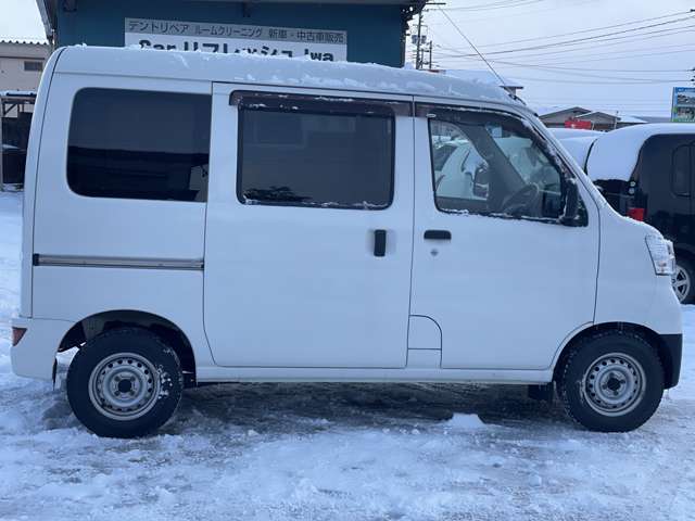 Daihatsu Hijet Cargo 4