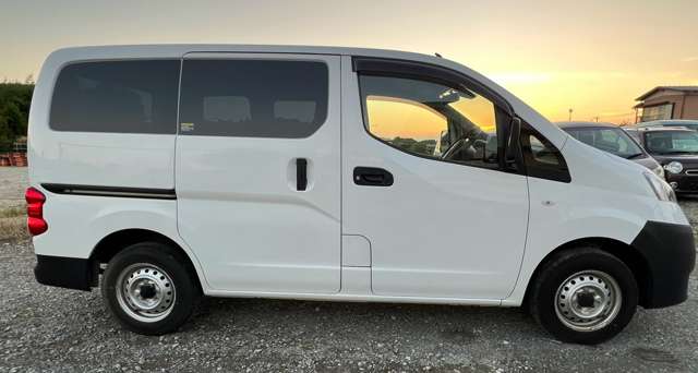 Nissan NV200 Vanette Van 4