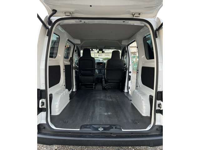 Nissan NV200 Vanette Van 10