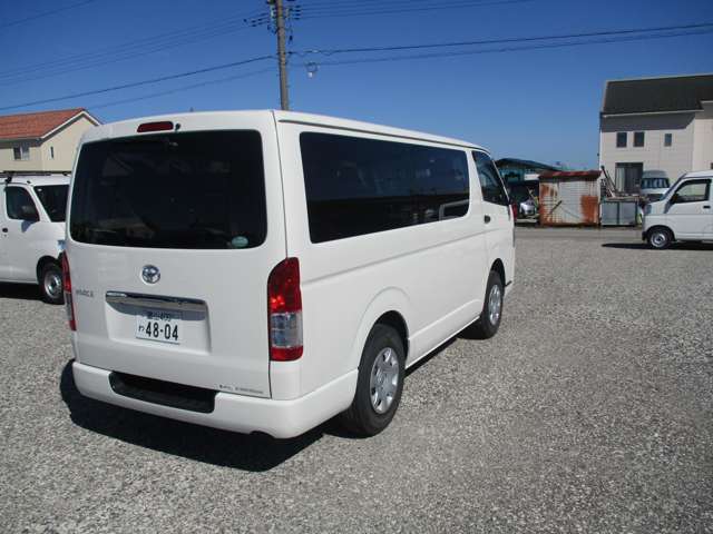 Toyota Hiace Van 7