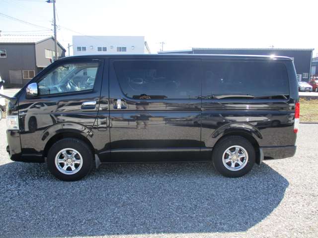 Toyota Hiace Van 4