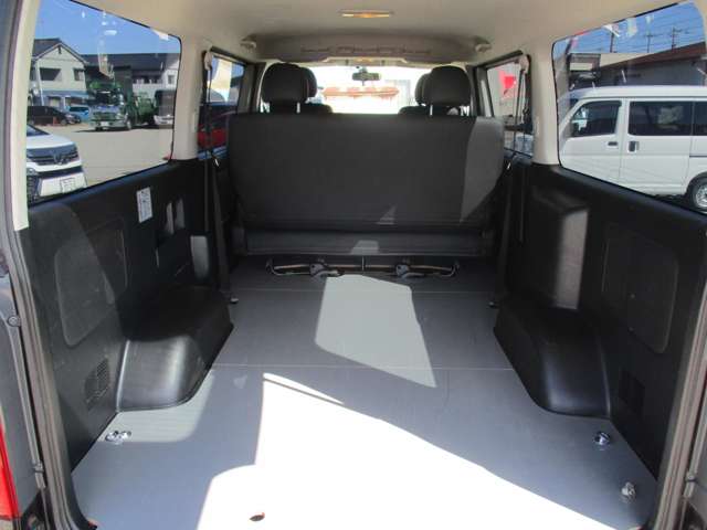 Toyota Hiace Van 9