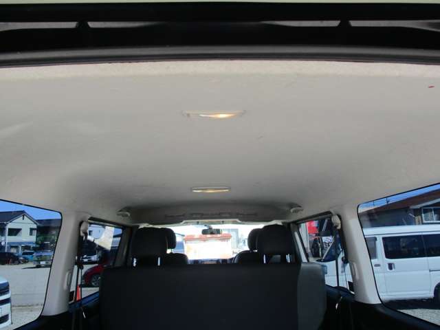 Toyota Hiace Van 10